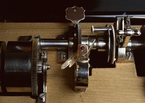 コンテナ内の作業にフォークリフトは便利